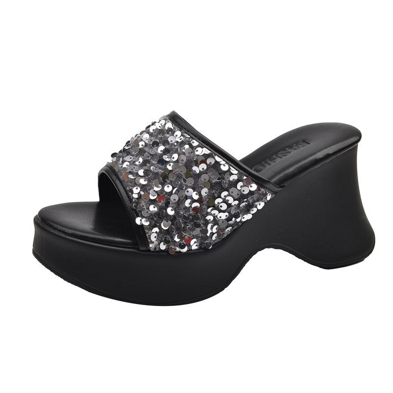 Muffin Platform French Cool Slippers Women's Wear 2025 New Spring and Summer Korean Version Super Fire Beautiful Sequined Beach Sandals