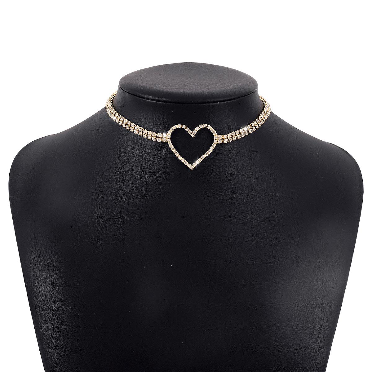 

Women European Minimalist Light Luxury Design Clavicle Choker Full Rhinestone Heart Sweet Personality Necklace For Women