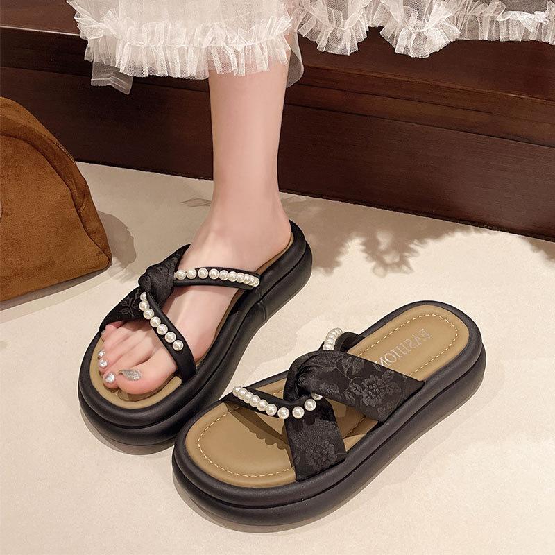 Thick bottom height increase outer wear one-word slippers female 2025 summer new fairy wind French beach pearl cool slippers