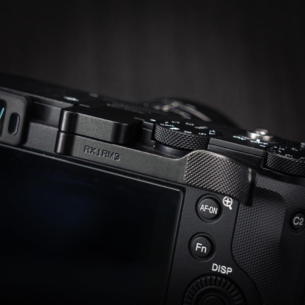 Iborrys Thumb Up Compatible with Sony and RX1R III Dedicated Thumb Shoe Unique Retro Diamond Engraving Enhanced Shooting Stability Grip, DSC-RX1RM3