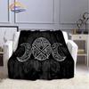 Pentacle & Moon flanellfilt, Skull Witchy Wicca Pagan Black and White Mystical Gothic Solfilt