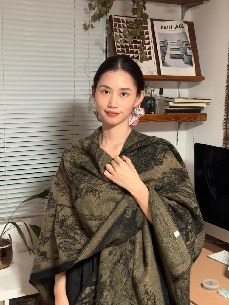 Northwest Xinjiang Women's Autumn/Winter Shawl Cape: Western Sichuan Travel Cloak & Thick Tibetan Scarf