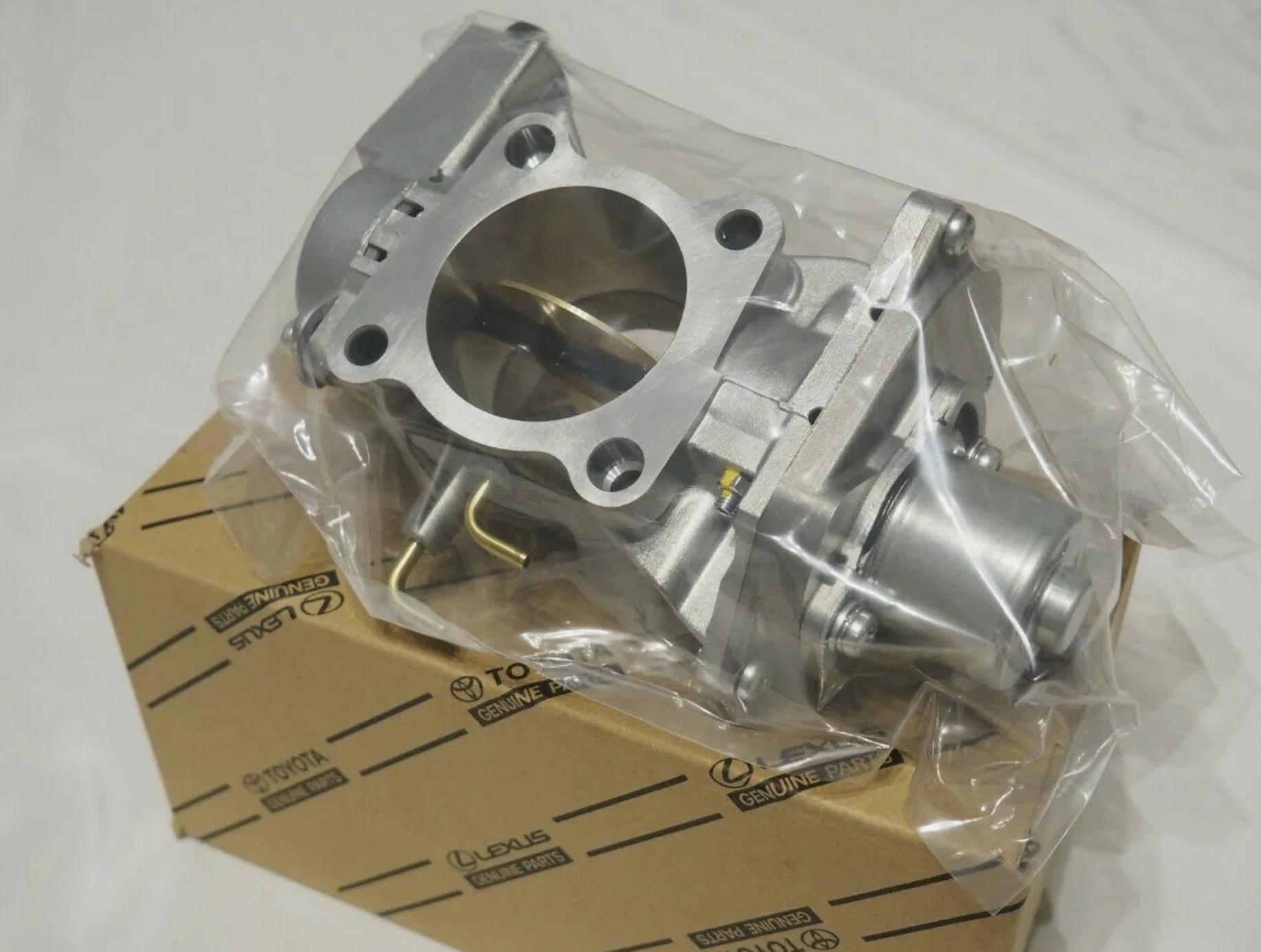 

TOYOTA Genuine LAND CRUISER Diesel Throttle Body 26100-67100