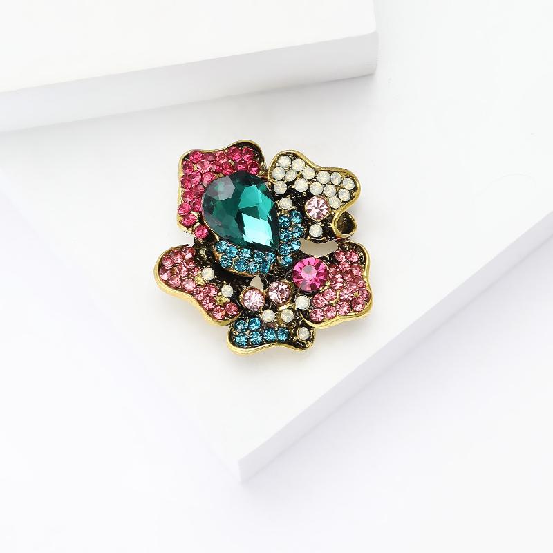 

Korea Style Alloy Rhinestone Flower Brooch-Vintage Statement Pin For Women Clothing Coat Party Accessries Gifts