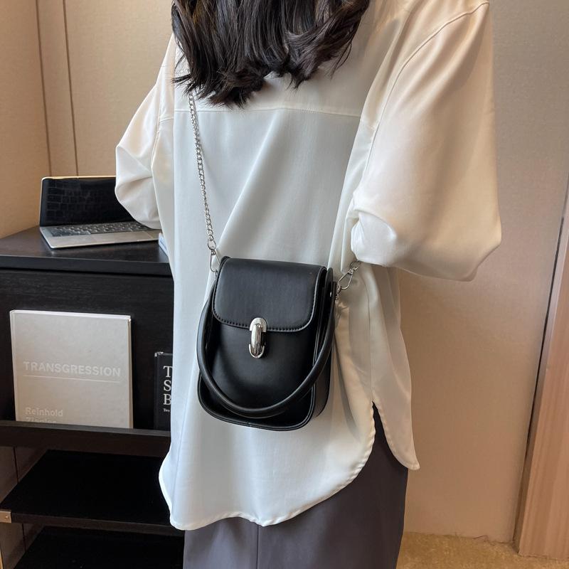 Portable small bag women's new fashion small square bag summer simple chain shoulder messenger bag