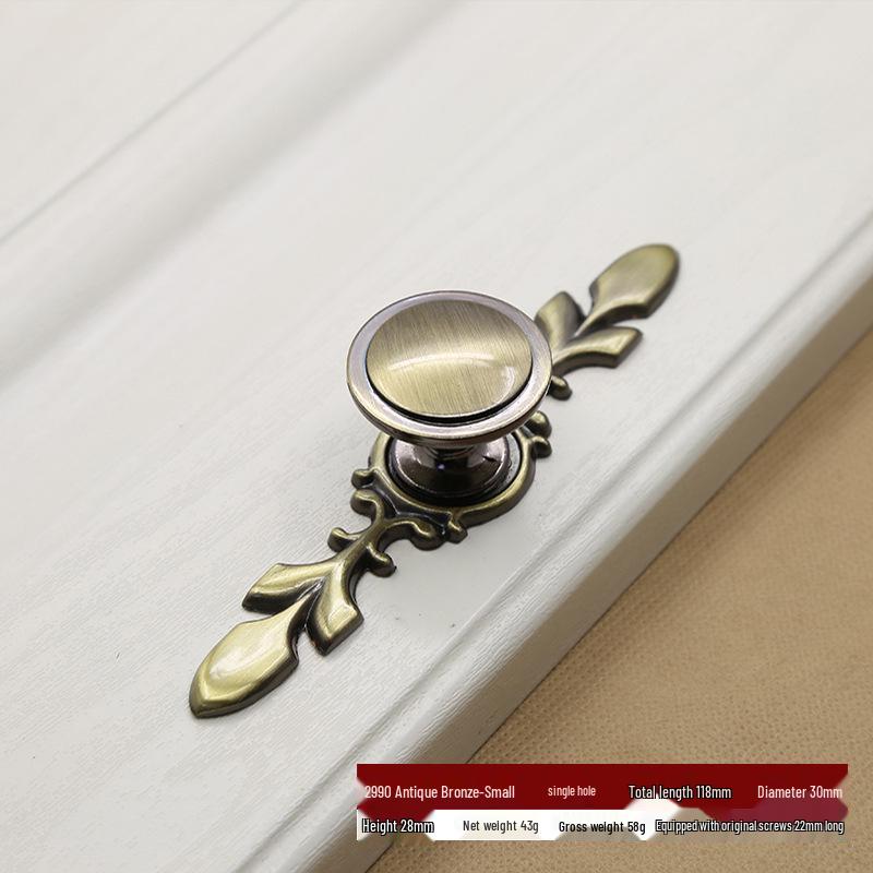 European Style Antique Bronze Pull Handle for Kitchen Cabinets, Wardrobes, and Drawers - Classic Retro Zinc Alloy Design.
