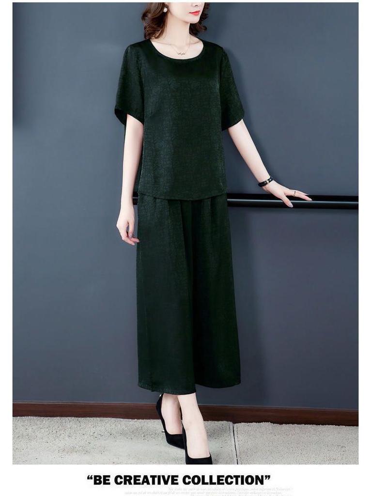 2026 Summer Fashionable Plus Size Two-Piece Suit for Women - Stylish, Loose, Slimming Short Sleeve Set for Middle-Aged Mothers