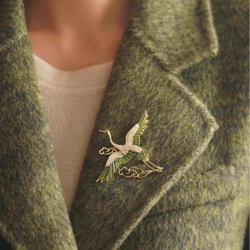 Chinese Style Elegant Rhinestone Green Enamel Wings Crane Clouds Brooches for Women Flying Birds Lapel Pins Party Jewelry