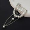 Salircon Trendy Exquisite Imitation Pearl Brooch Women Creative Metal Chain Tassel Brooches Shirt Collar Lapel Suit Pin Jewelry