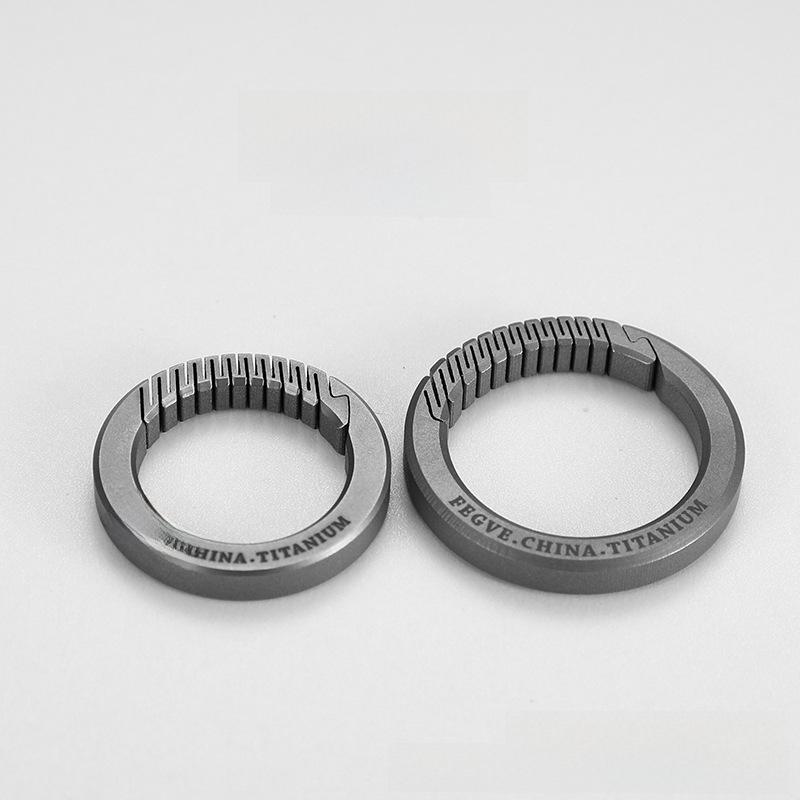 Titanlegierung Federverschluss Herren Gebogener Schlüsselanhänger Anhänger