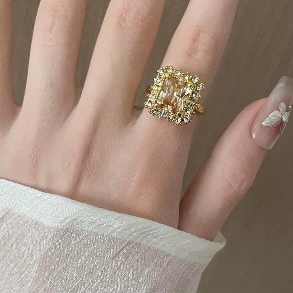 Stylish Gold-Plated Champagne Diamond Women's Ring - European & American Statement Jewelry