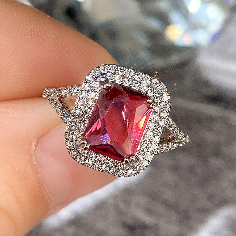 Cao Shi Sparkling Square Princess Ring - Elegant Engagement Proposal Ring for Women, European & American Fashion.