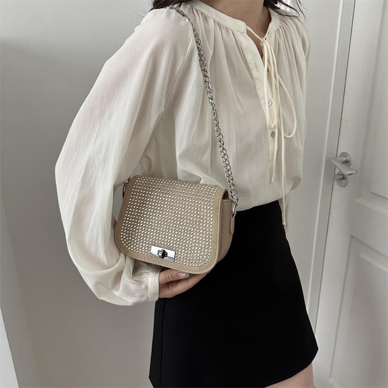 Stylish Trendy Chain Bag For Women Casual Commuting Shoulder Purse In Black White Khaki Silver