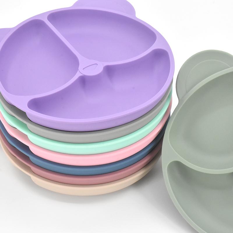 9 delar/set BPA-fri Silikon Baby Matningsset Sugkoppsskål Delad Middagstallrik Mug med Sugrör Sked Gaffel Justerbar Haklapp Barnservis