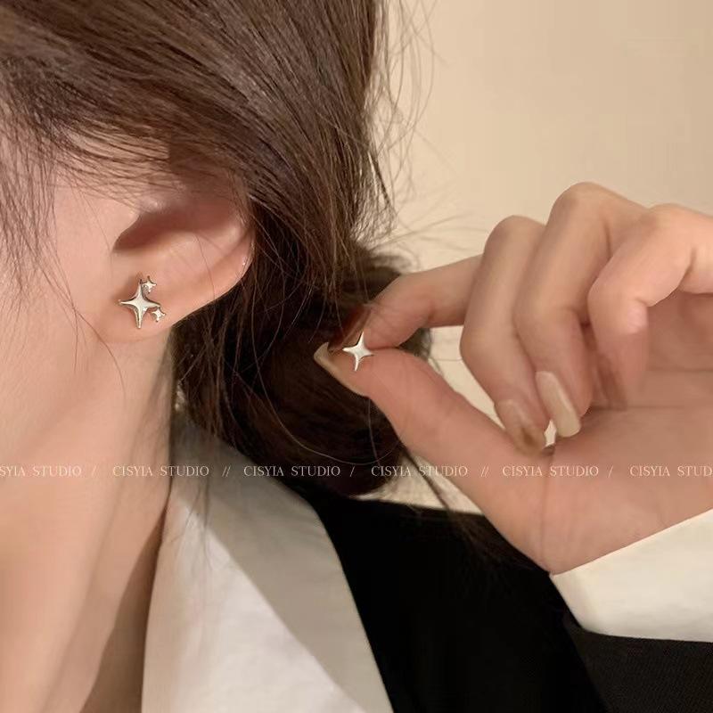 Sweet and cool girl~ Light luxury high-end butterfly earrings New year's trendy cold wind sweet stud earrings and ear jewelry