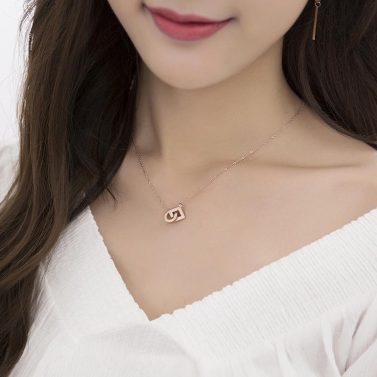 

Геометрическое подвесное ожерелье из титановой стали - Двойное кольцо с круглым и квадратным дизайном для женщин. розового золота