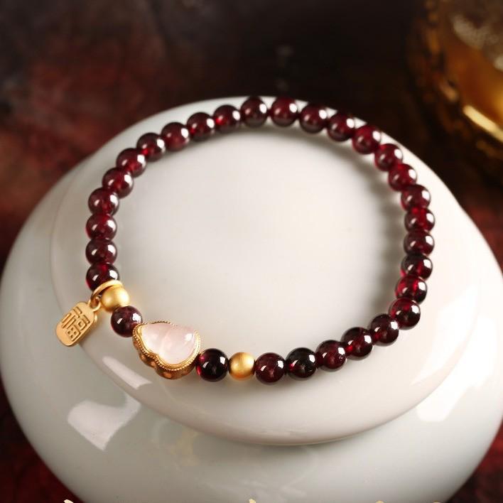 Elegant Women's Imitation Garnet Bracelet - Simple Chinese Style Design