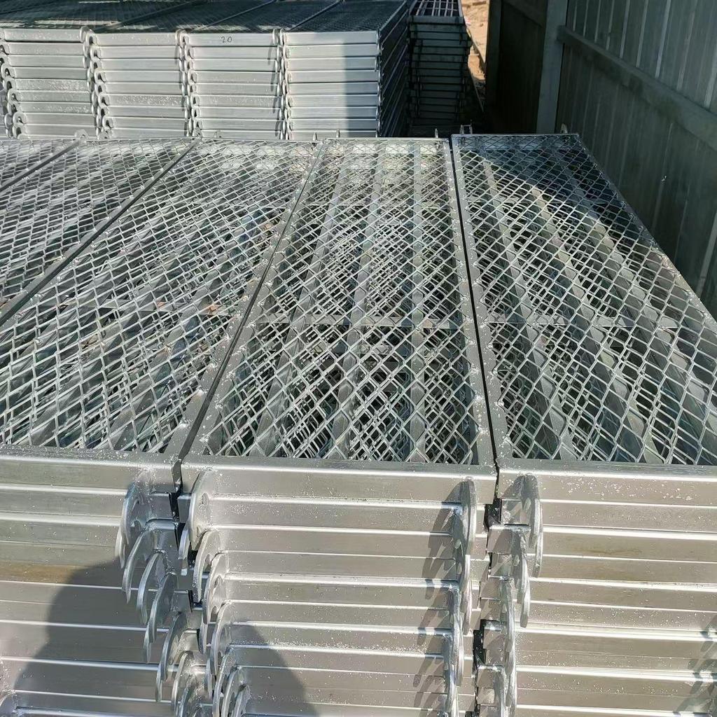 Thickened Galvanized Scaffolding Pedal with Square Tube and Perforated Plate, Complete with Rivet Accessories