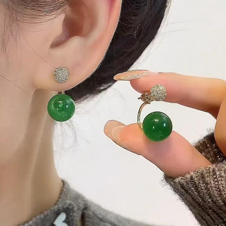 

Retro green opal, a two-wear stud earring, retro small exquisite light luxury earrings. зелений