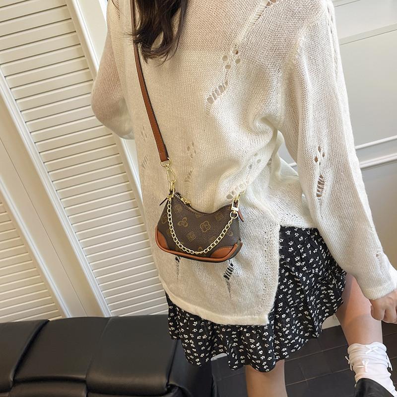 Retro Canvas Shoulder Bag For Women With Chain Strap And Zip Closure For Daily Use