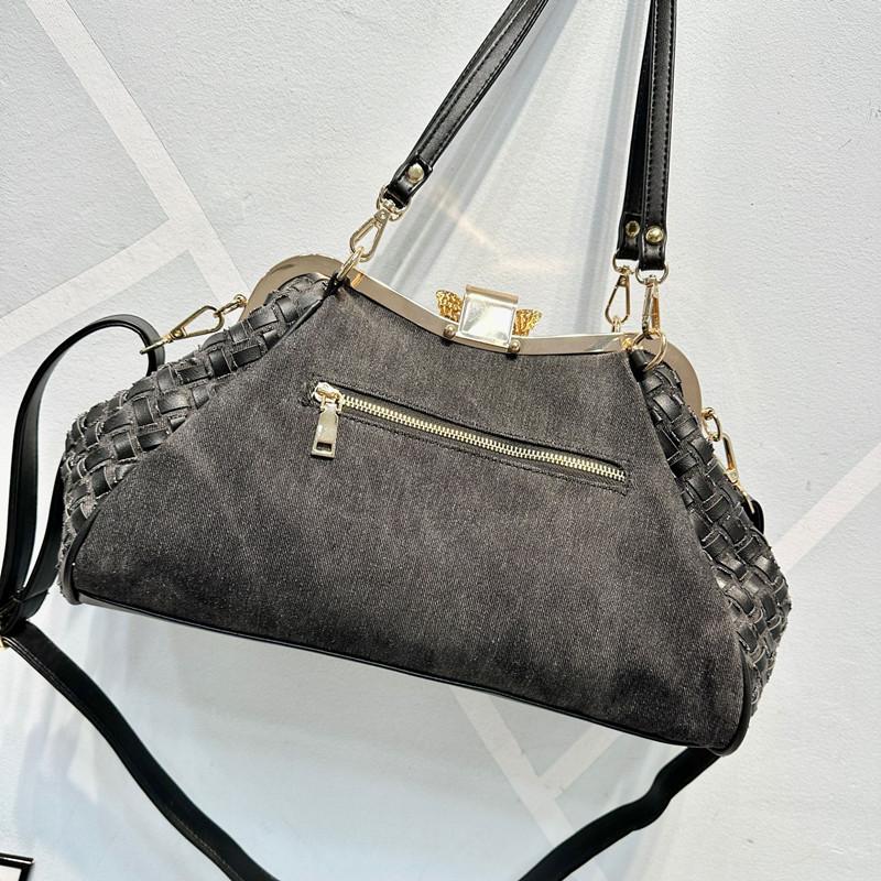 2026 Luxuriösste Neueste Große Farbige Diamant Damen Clip Handtaschen Mode Designer Denim Schmetterlingsschnalle Tragetasche High-End Bankett-Tasche