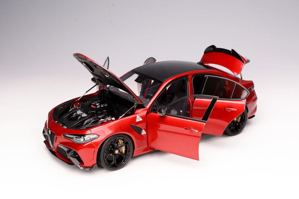 MOTORHELIX Alfa Romeo Giulia GTA Rosso GTA Red Finished Product 1/18