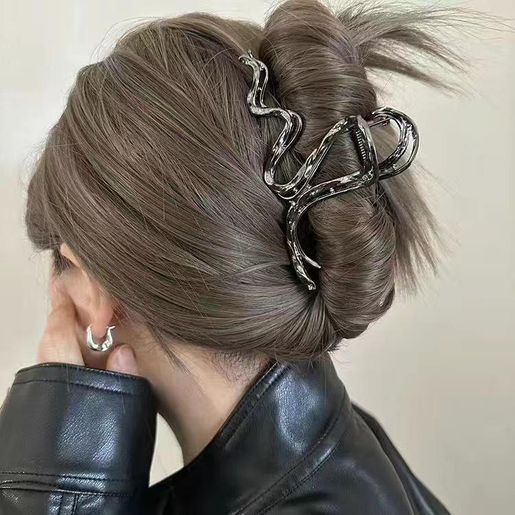 Pinza a morsetto in metallo ad alto livello con fiocco per capelli 2024 per donna: Pinza per Capelli a Forma di Squalo, Grande, Elegante, Stile Freddo, per la Nuca