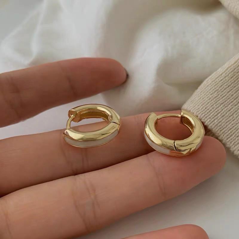 Women's Luxury Textured Metal Hoop Earrings - Versatile Niche Design