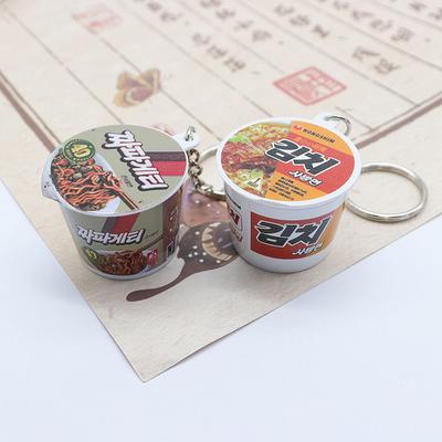 1 Stück Japan und Südkorea Kimchi Eimer Schlüsselanhänger Simulation Essensspielzeug Mini Niedlich Koreanische Ramen Nudel Anhänger