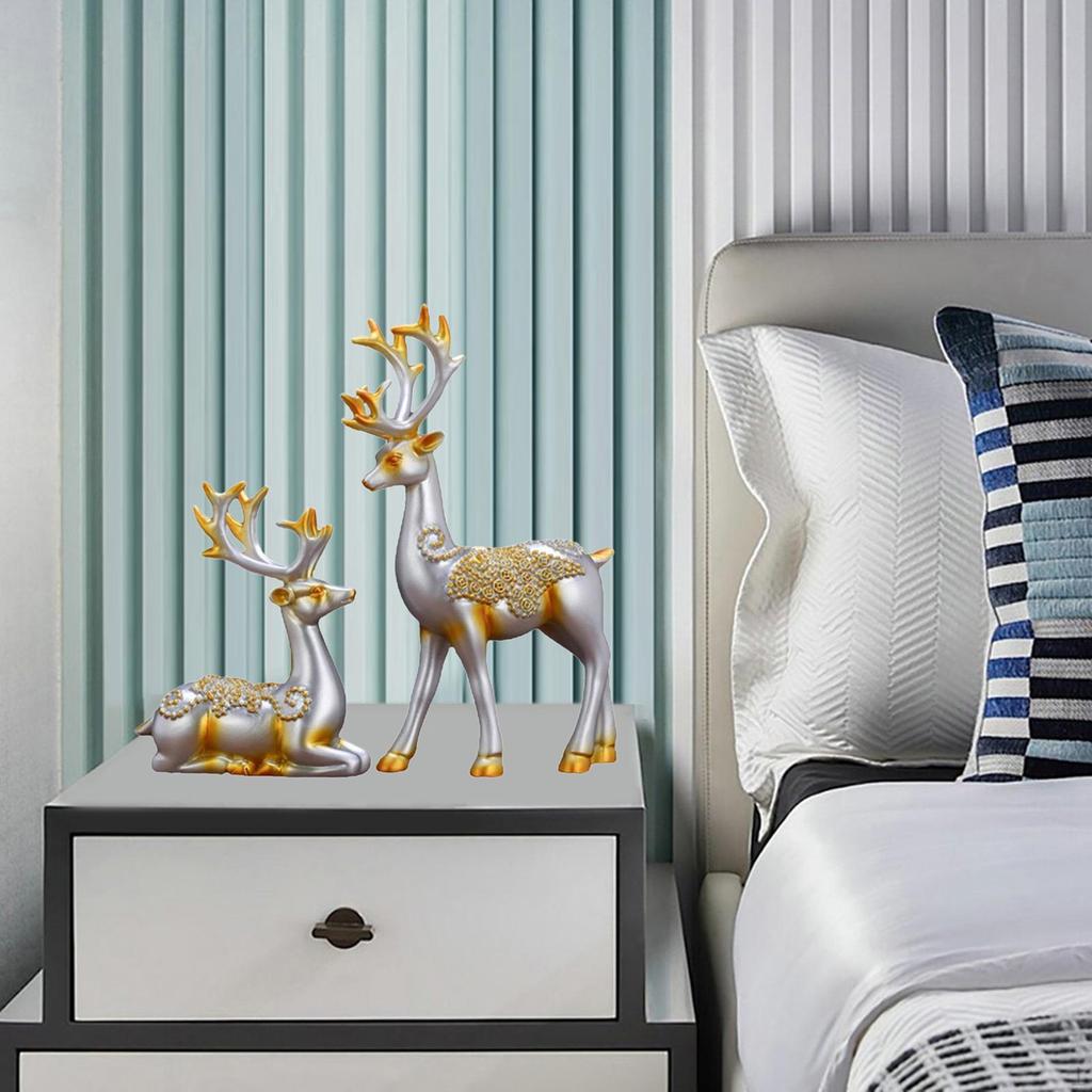 2 pcs Nordic Reindeer Figurine Crafts Resin Elk Sculpture Statue for Office Bookshelf Tabletop