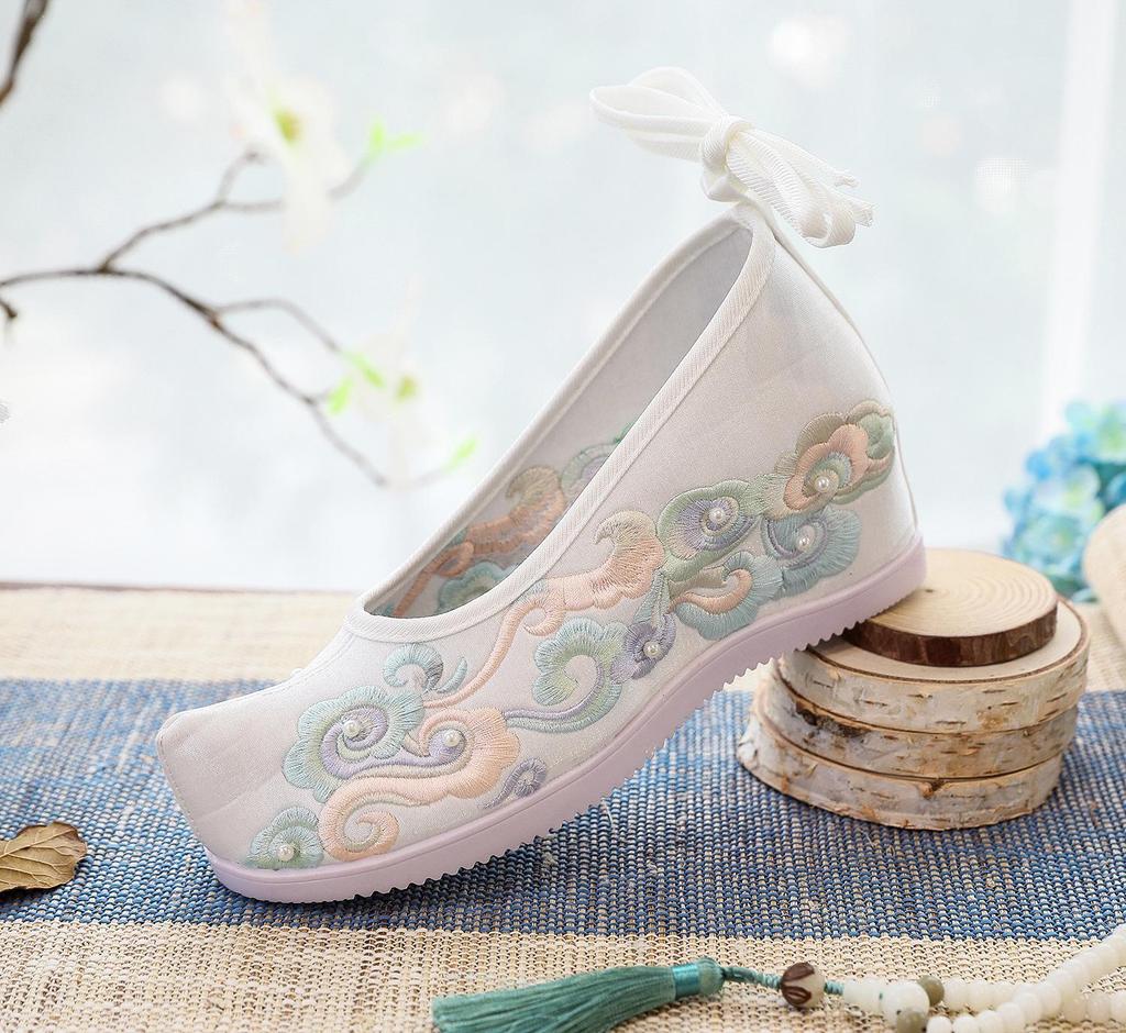 Bestickte Hanfu High Heels & Ballerinas: Traditionelle Sommerschuhe für Damen