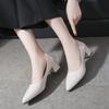Höst- och vinternya grunda enkelskor dammode avslappnade mångsidiga medelhöga häl täckande tå spetsiga damhögklackar