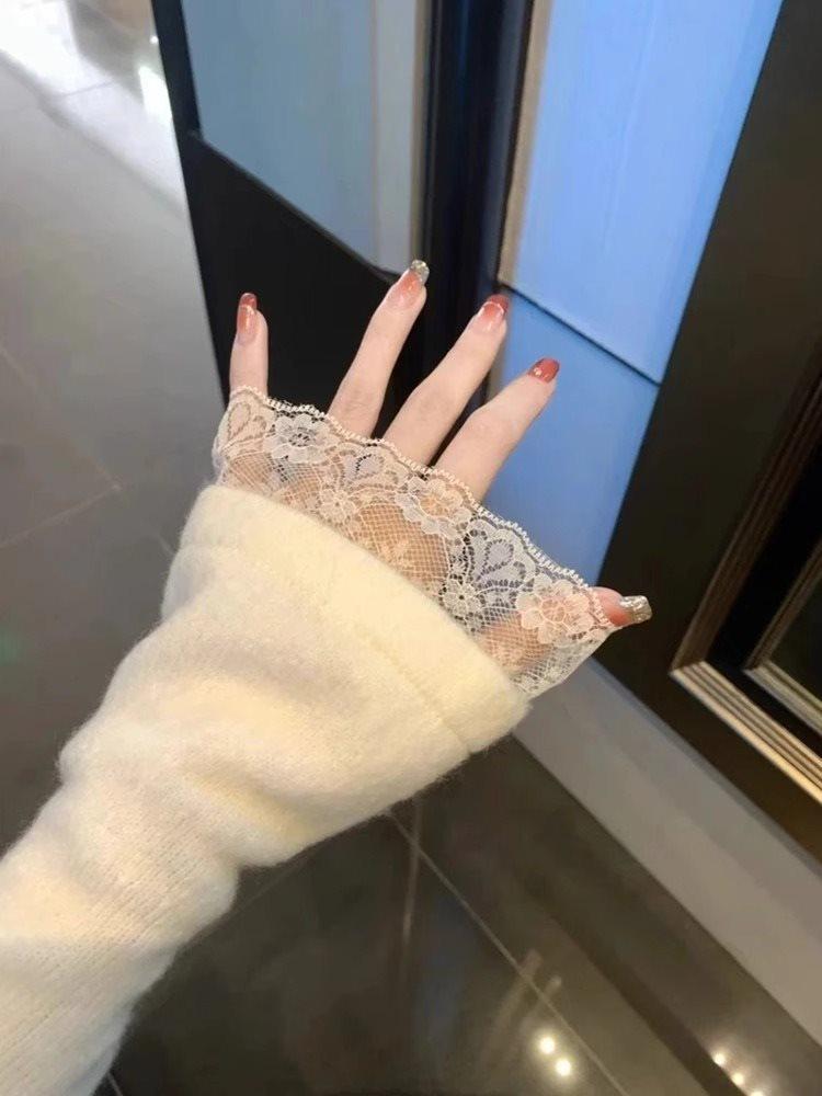 Women's French-Inspired Lace Trim V-Neck Knitted Sweater - Slim Fit, Pure & Sexy Style for Autumn/Winter