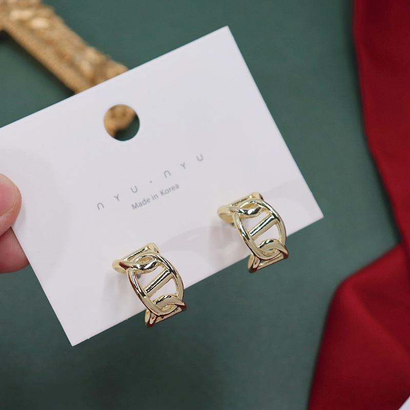 Vintage Geometric Peach Heart Stud Earrings Baroque Pearl Women's Personality French Simple Temperament Earrings Hong Kong Style Earrings