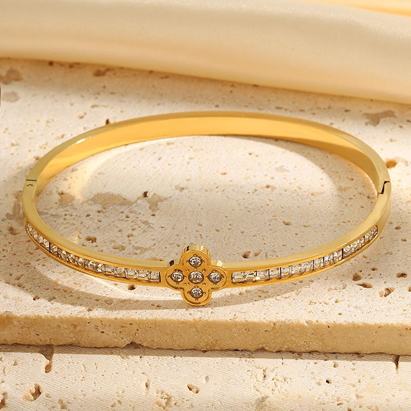 Minimalist gold word full diamond  women's European and American fashion titanium steel four-leaf clover light luxury versatile girlfriend 