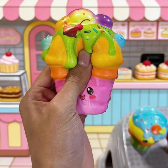 Brinquedo de Aperto em Formato de Casquinha de Sorvete Dessert Realista Fidget Temático para Alívio do Estresse Macio com Subida Lenta Fofo Gadget de Descompressão para Crianças Adultos Novidade Festa