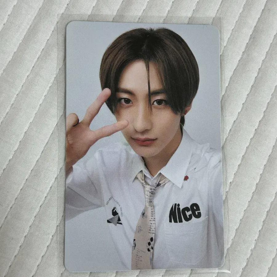 

Фотокарточка тура по залу Riize Chanyoung Japan Hall