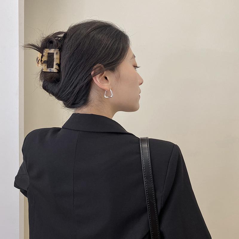 Korean Retro Cold Aesthetic Ear Cuff & Stud Earrings for Women - Chic, High-End Style