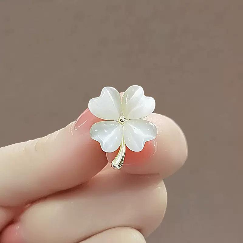 Butterfly Brooch, Women's Exquisite Mini Cat's Eye Stone Collar Anti-glare Clasp, Invisible Leak-proof Summer Fixed Clasp