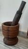 Handgesneden Antiek Houten Mortier en Stamper: Indische Specerijenmolen