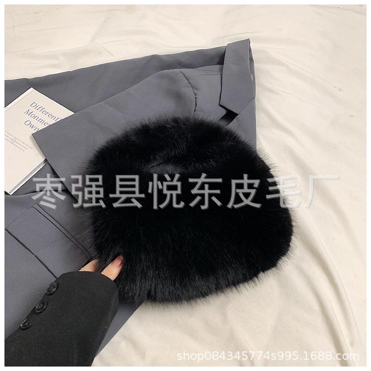 Handheld Fluffy Bag for Women's Autumn and Winter New Models. This Year's Popular Bag Has a High Sense of Niche Plush Bag and a Small Bag In Hand.