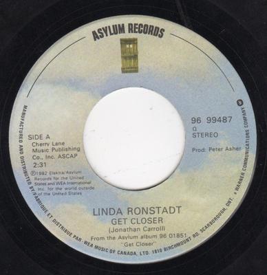 Disque 7 pouces LINDA RONSTADT - Get Closer 9699487 Asylum Records 1982 Canada Rock Occasion