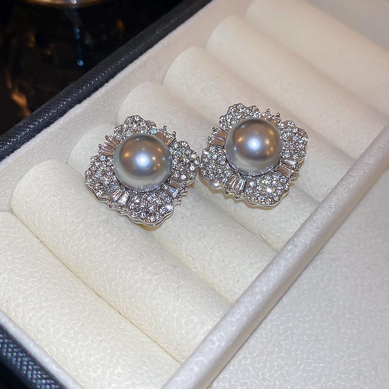 Elegant French Retro Floral Pearl Earrings - Geometric, Versatile, High-End Design for Women