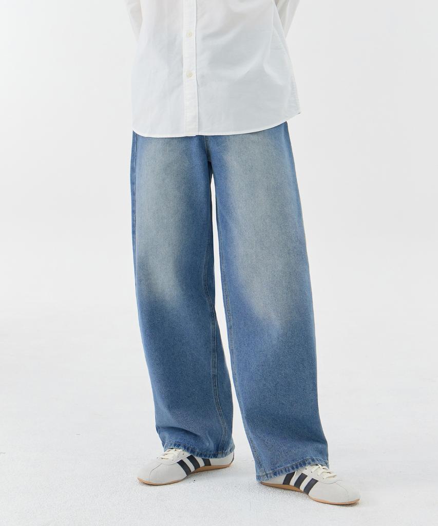 Akeusi Baggy Curved Wide Denim Pants Unisex (Light Wash)