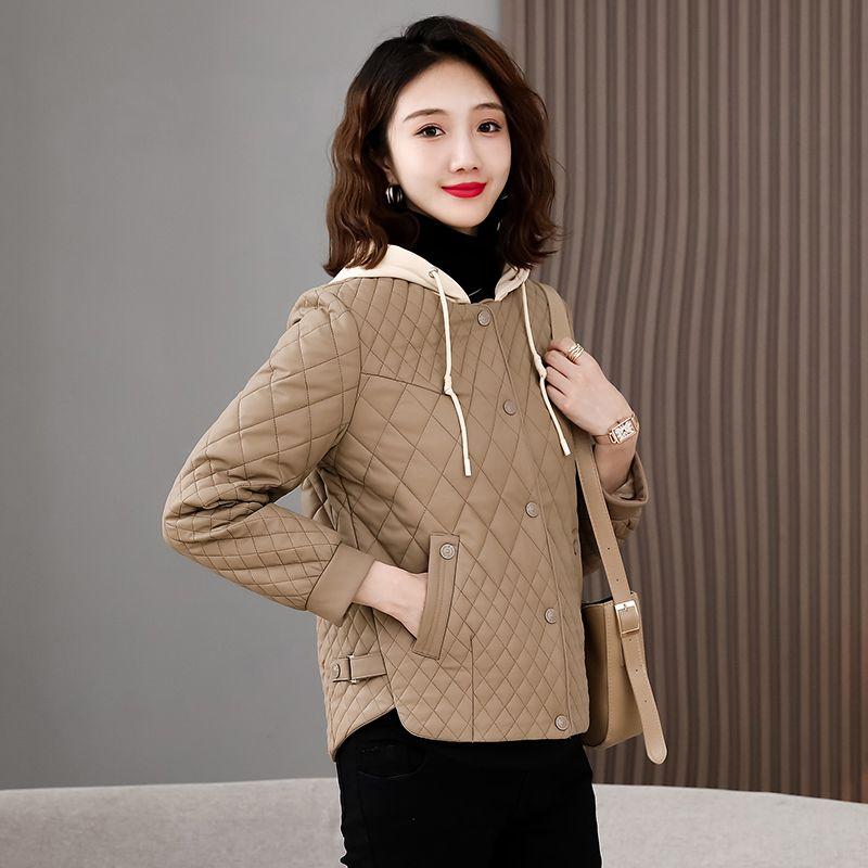 Krátká prošívaná bavlněná bunda s kapucí a šik designem pro ženy