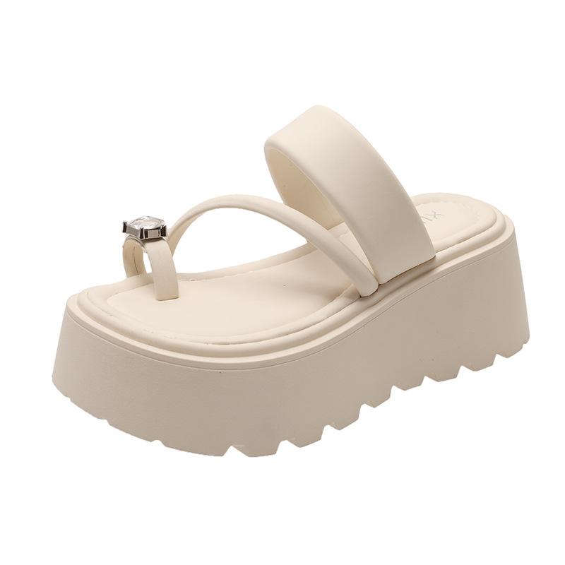 Thick-bottomed set of toe cool slippers for women's summer wear 2025 new models with skirts, high-end super fire silver beach one-word drag