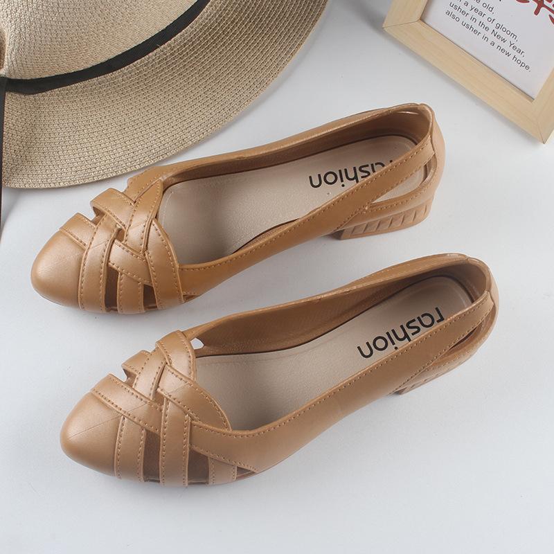Heli shark pointed sandals fashionable women wear new summer flat-soled women's shoes solid color hollow casual women's sandals