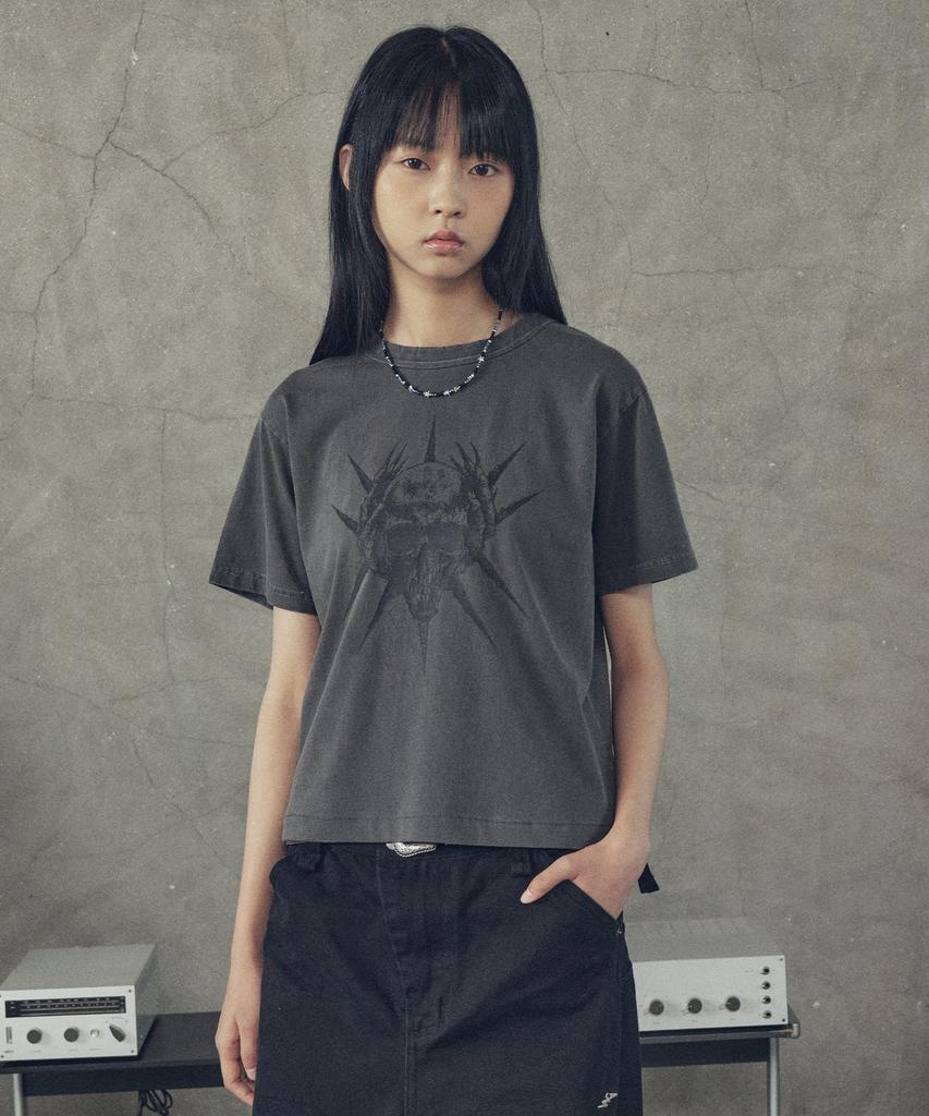 SUPERSUB Spike Skull Crop Short Sleeve T-Shirt - Pigment Charcoal