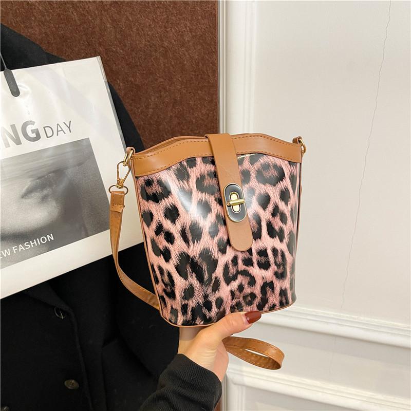 

Высококачественная модная фактурная сумка женская зимняя новая сумка-ведро с леопардовым принтом в иностранном стиле розовый
