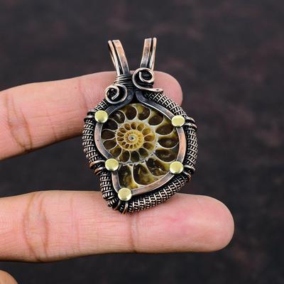 Ammonit Fossil Anhänger Kupferdraht umwickelter Edelsteinanhänger Wunderschöner Kupferschmuck Handgefertigter Anhänger Geschenk für ihn Ammonit Fossil Schmuck